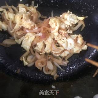 “快手小炒菜”洋葱炒鸡蛋的做法步骤：14