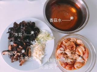 黄焖鸡的做法步骤：1