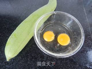 丝瓜蛋汤泡馓子的做法步骤：2