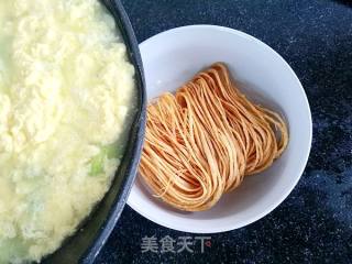 丝瓜蛋汤泡馓子的做法步骤：7