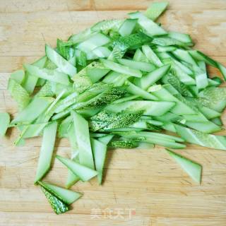 “ 快手小炒菜 ”黄瓜炒鸡蛋的做法步骤：2