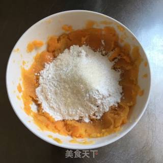 红薯芝麻小饼的做法步骤：3