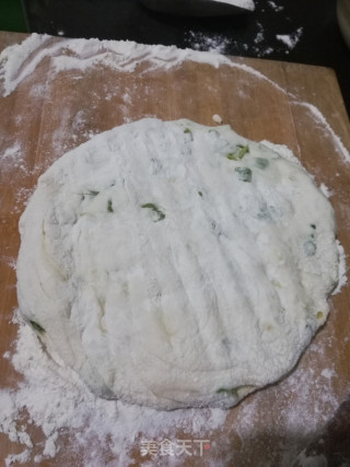 巧做葱花烙饼的做法步骤：14