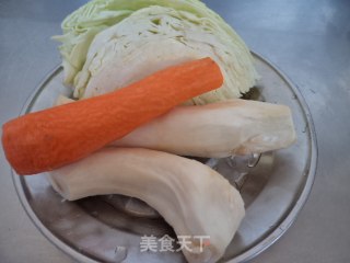 杏鲍菇炒圆白菜的做法步骤：1