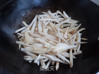 杏鲍菇炒圆白菜的做法步骤：4