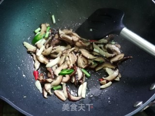 榨菜香菇炒肉丝的做法步骤：7