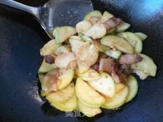 樱脂豆腐炒西葫芦的做法步骤：5