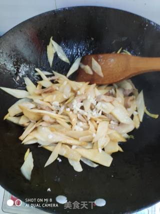 快手小炒菜  茭白炒肉的做法步骤：6