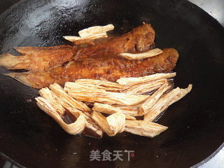 比目鱼烧腐竹的做法步骤：9