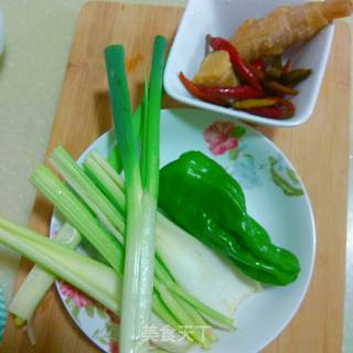 泡椒鸡杂——快手小炒的做法步骤：2