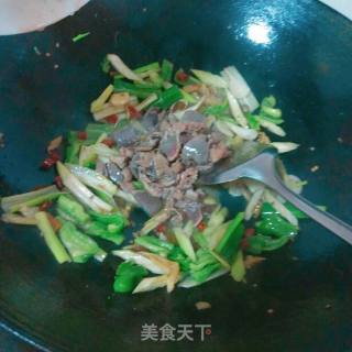泡椒鸡杂——快手小炒的做法步骤：9