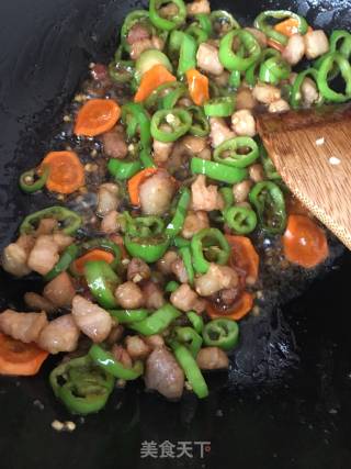 “快手小炒菜”肉丁炒辣椒的做法步骤：8