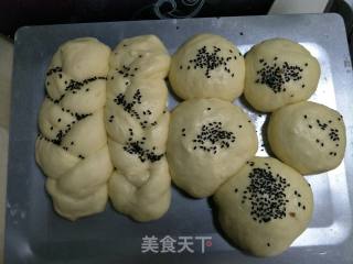 自制面包很成功！的做法步骤：1