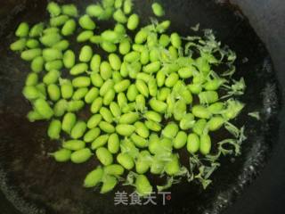 芹菜肉粒炒毛豆的做法步骤：5