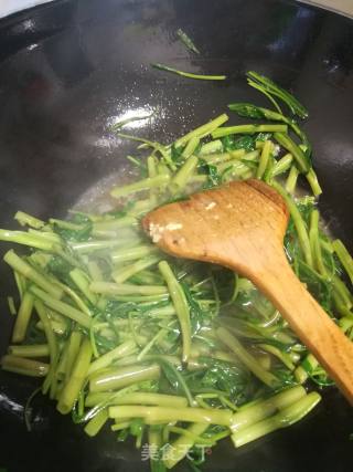 豆豉炒空心菜的做法步骤：2
