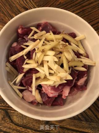 孜然牛肉的做法步骤：2