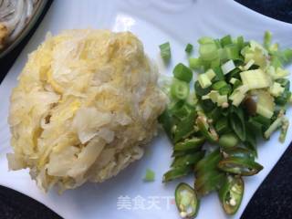 酸菜炒粉条的做法步骤：3