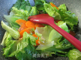 胡萝卜炒生菜的做法步骤：3
