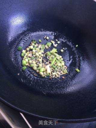 圆椒木耳炒肉的做法步骤：4