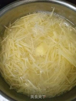 凉拌菜_炝拌土豆丝的做法步骤：4