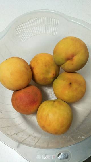 黄桃罐头的做法步骤：1
