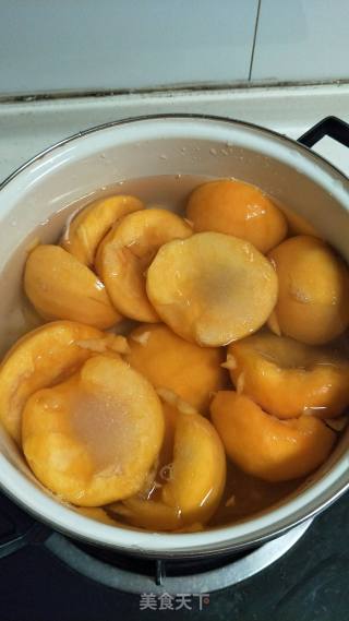 黄桃罐头的做法步骤：3