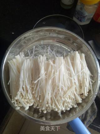蒸金针菇的做法步骤：1