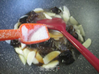 黑木耳茭白炒粉条的做法步骤：7