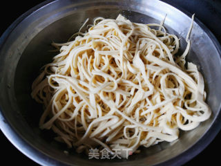 #凉拌菜#葱油豆腐皮的做法步骤：1