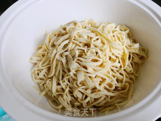 #凉拌菜#葱油豆腐皮的做法步骤：2