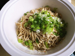 #凉拌菜#葱油豆腐皮的做法步骤：3