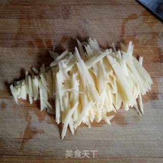 洋葱土豆丝的做法步骤：1