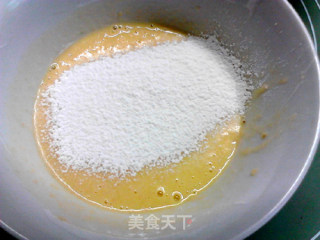 香蕉酸奶戚风蛋糕的做法步骤：7