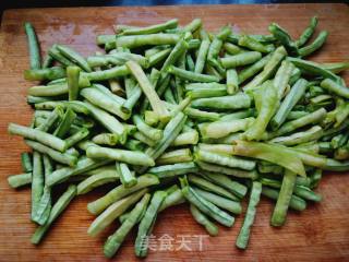 蒸豆角的做法步骤：1