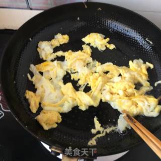 鹅蛋炒韭苔的做法步骤：7