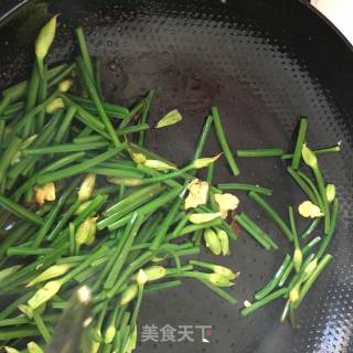鹅蛋炒韭苔的做法步骤：9