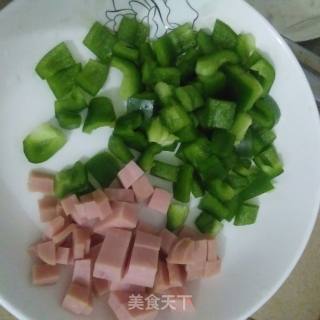 火腿青椒蛋炒饭的做法步骤：4