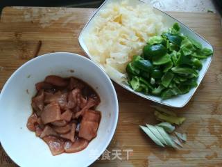 银耳青椒炒肉片的做法步骤：1