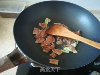银耳青椒炒肉片的做法步骤：3