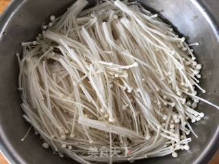 #快手小炒菜#蒜香金针菇的做法步骤：1