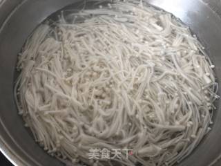 #快手小炒菜#蒜香金针菇的做法步骤：2