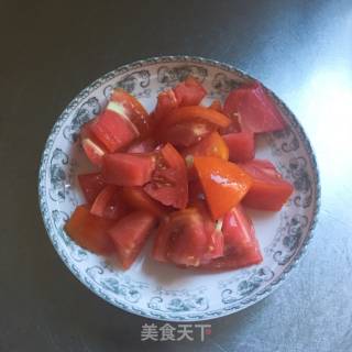 番茄炒丝瓜的做法步骤：1
