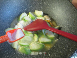 咸鸭蛋炒丝瓜的做法步骤：4
