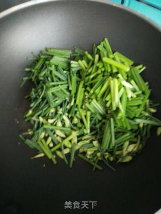 海米炒韭苔的做法步骤：4