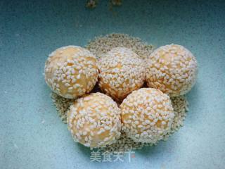 红薯芝麻糯米球的做法步骤：8