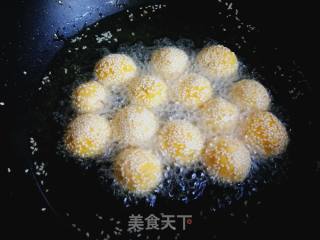 红薯芝麻糯米球的做法步骤：11