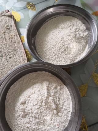 饺子好吃????双色茴香鸡肉馅的做法步骤：1