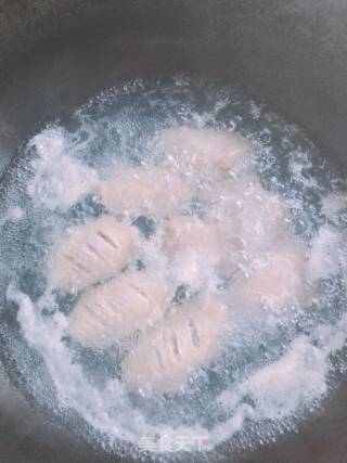 红烧鸡翅的做法步骤：1