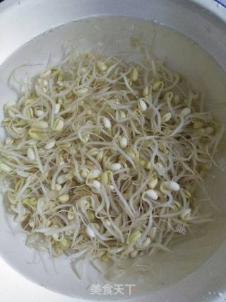 西兰花炒黄豆芽的做法步骤：6