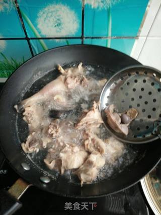 土鸡炖竹荪的做法步骤：2